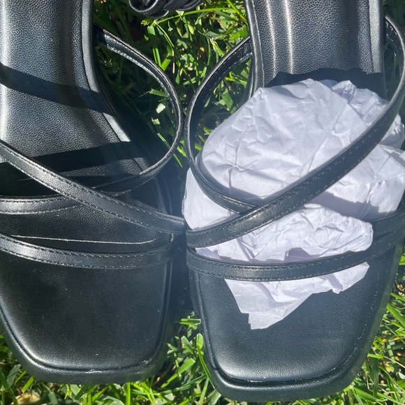 Sandals - Picture 6 of 7